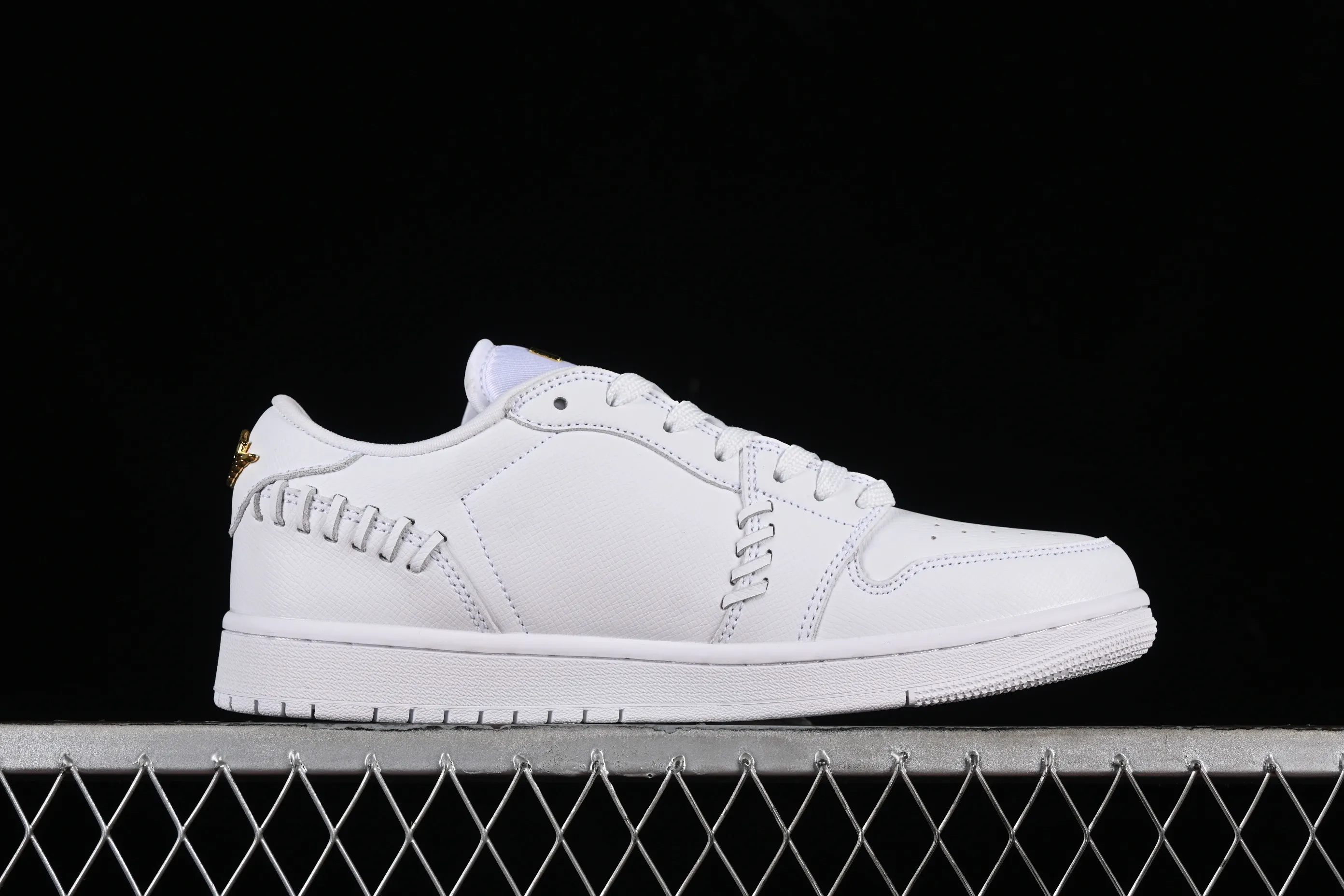 All categories Air Jordan Jordan series basketball shoes Air Jordan 1 Low Air Jordan 1 Low "Method of Make" AJ1 Joe 1 white gold low-top cultural and leisure sports shoes FN5032-100